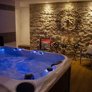 *** Hotel Aux Berges De L'aveyron-maison By Logis France